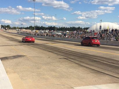 a Dodge Viper and Fiat 500 Abarth take to the track at 2015 Roadkill Nights