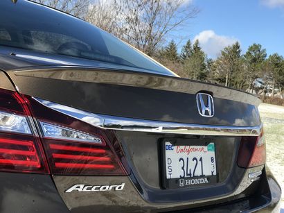 2017 Honda Accord Hybrid decklid detail