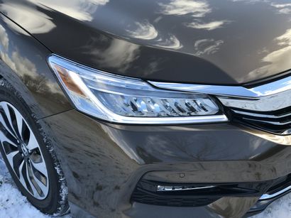 2017 Honda Accord Hybrid headlight detail