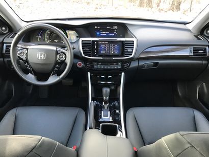 2017 Honda Accord Hybrid dashboard