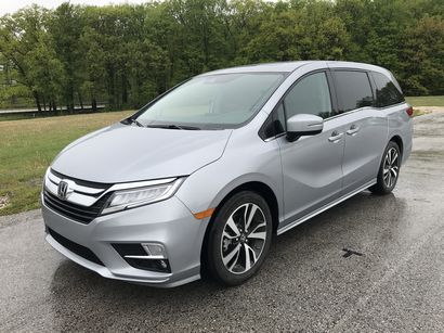2018 Honda Odyssey Elite front 3/4 view