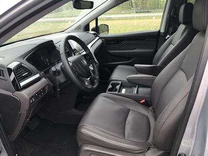 2018 Honda Odyssey Elite front seats