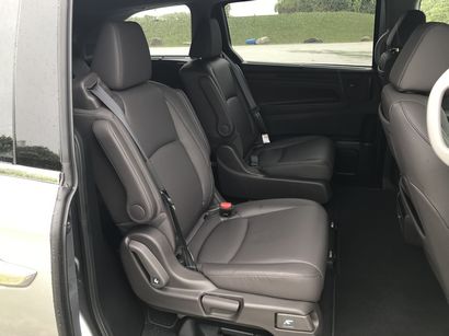 2018 Honda Odyssey Elite middle row outboard seats