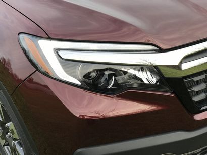 2017 Honda Ridgeline AWD RTL-E headlamp detail