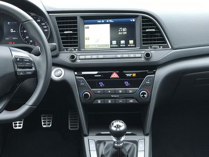 2017 Hyundai Elantra Sport entertainment and HVAC systems