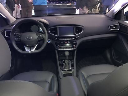 2017 Hyundai Ioniq Hybrid dashboard
