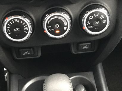 2017 Mitsubishi Outlander Sport HVAC system controls