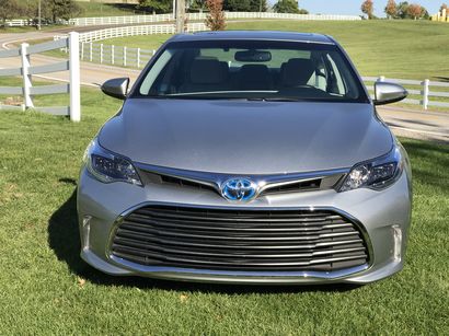 2016 Toyota Avalon Hybrid XLE Plus front fascia