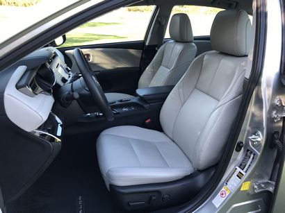 2016 Toyota Avalon Hybrid XLE Plus front seats