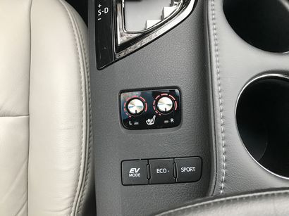 2016 Toyota Avalon Hybrid XLE Plus drive mode buttons detail