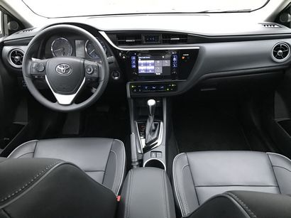2017 Toyota Corolla XLE dashboard