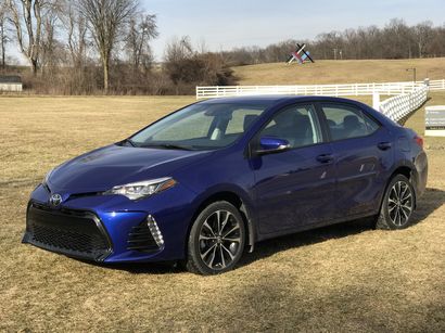 2017 Toyota Corolla XSE front 3/4 view