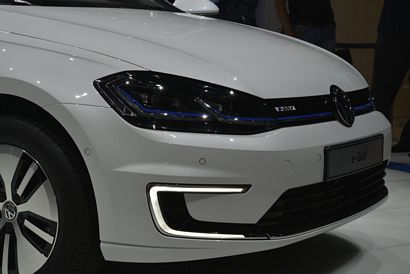 2017 Volkswagen e-Golf front fascia detail